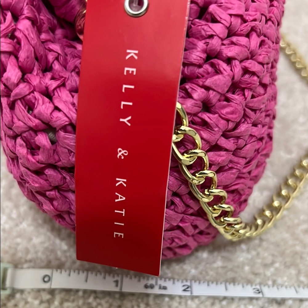 Pink Woven Handbag with Gold Chain - Picture 4 of 4